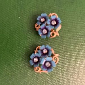 VINTAGE AVON CLIP-ON FLORAL EARRINGS